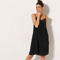 Kreponové šaty s macramé černá  - Blancheporte